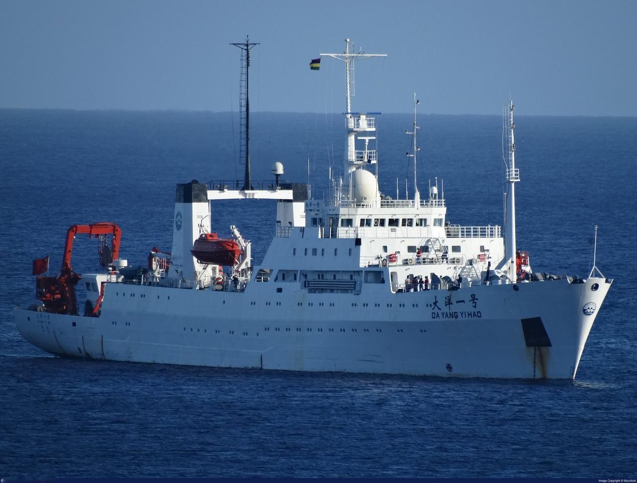 “中国大洋一号科考船不走‘之’字了，去围观美军林肯号航母了”，2026年2月3日