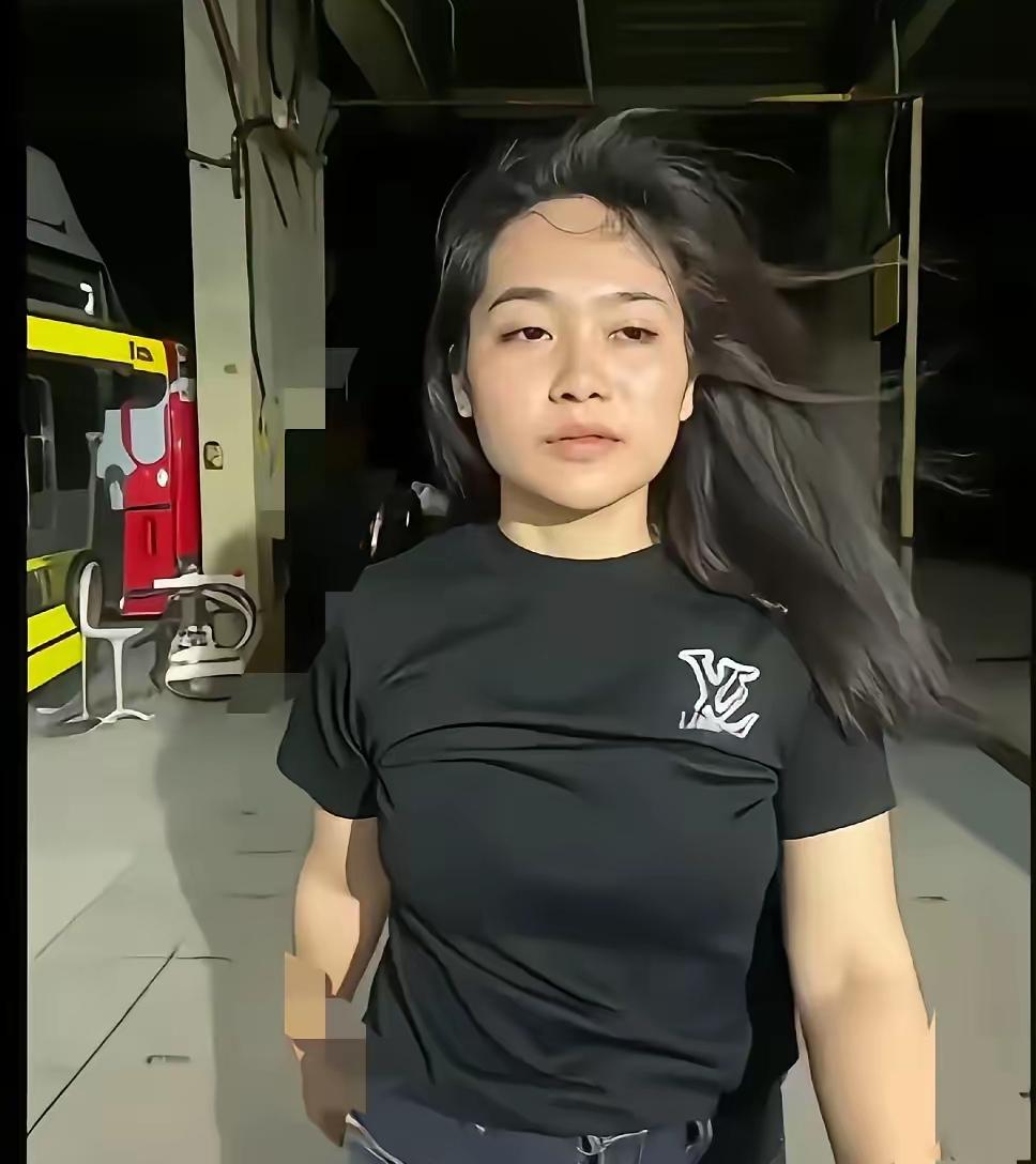 还得是商人的眼光，把称为“东南亚第一深情”“东南亚第一大嫂”做成了手办，而且销量