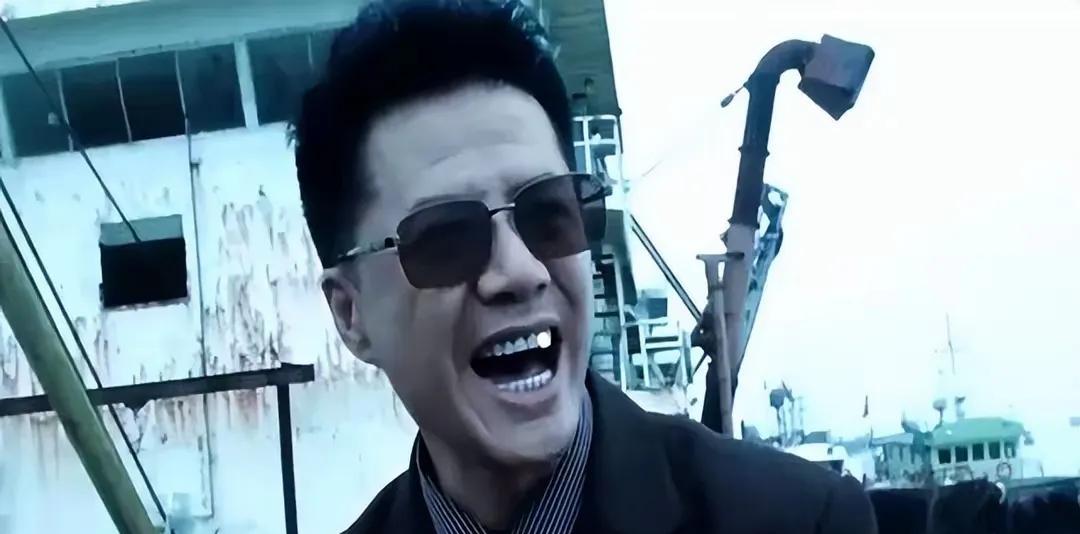 《扫毒风暴》这剧最大的败笔就是段奕宏。段奕宏，我曾经和他在《士兵突击》《我的团