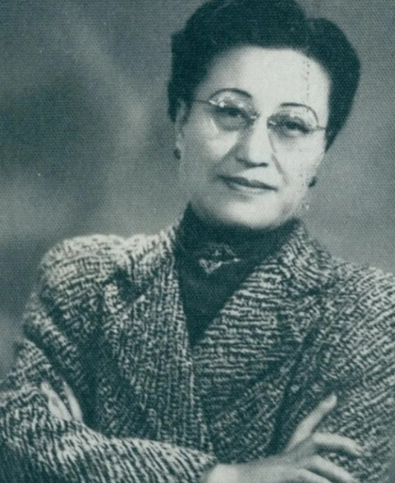 1933年，宋美龄得知蒋介石出轨陈洁如的事情后，勃然大怒，找到找到陈洁如甩她一记