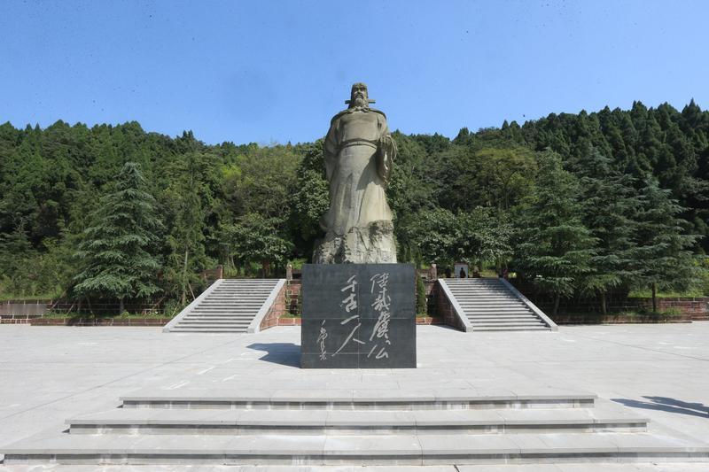 历史很有意思。二十四史，读来读去，忽然发现古代所有王朝的命数，都逃不过这么一个