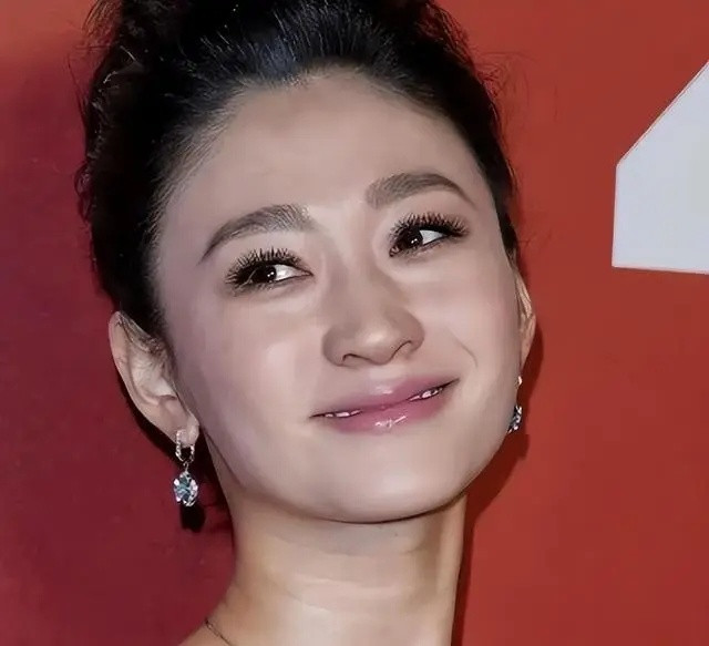 女星丢掉滤镜，李小冉断崖式衰老、刘亦菲牙黄张柏芝“丑”的可怕