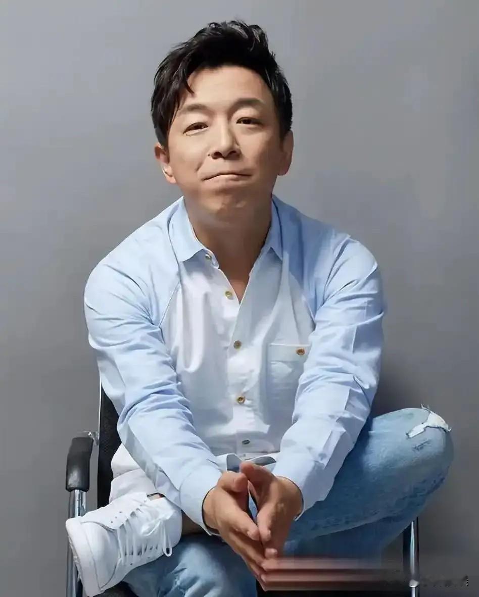 提到“曾经很扛票房，突然就不行了的演员”，你想到了谁？网友A：必须是黄渤。前