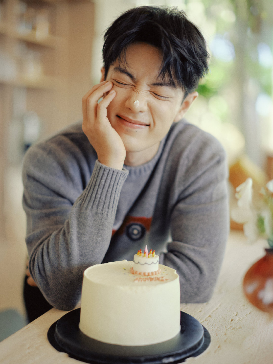 肖战生日自己做蛋糕肖战自己做的蛋糕是肖战自己做的蛋糕哎肖战