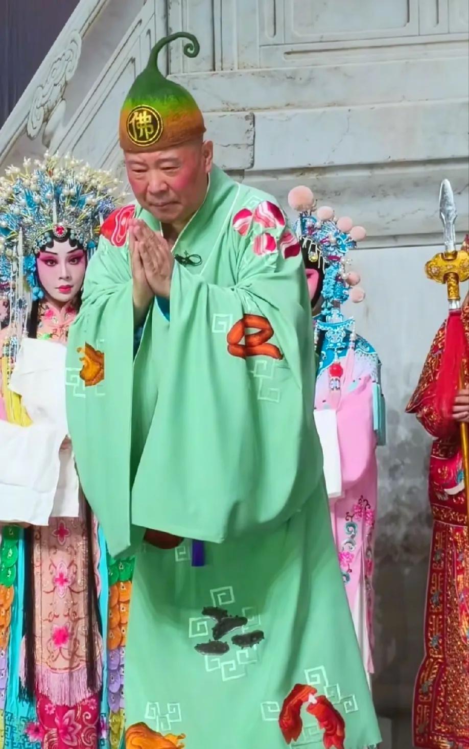 彻底翻车！郭德纲被官方立案调查，这次真的救不回来了大快人心！娱乐圈大地震，