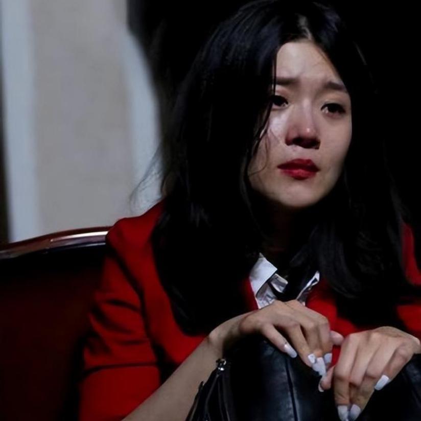 被影后妈妈丁嘉丽抛弃，她怒减75斤逆袭，太解气！胡琳娜刚满月就被父母抛弃，