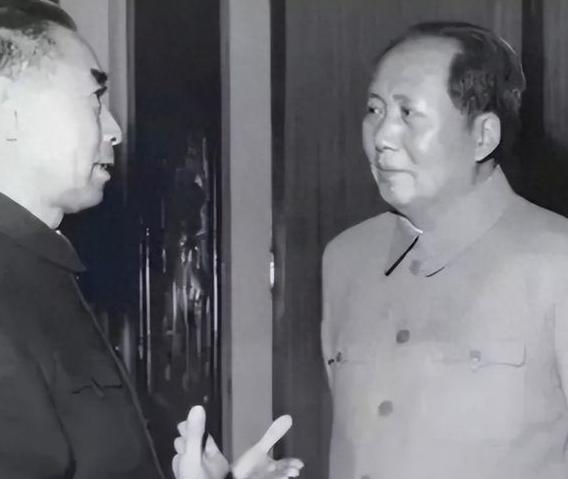 毛泽东时代，任何国家的飞机只要敢越过中国的海岸线，一律击落，前线指挥员有一定的临