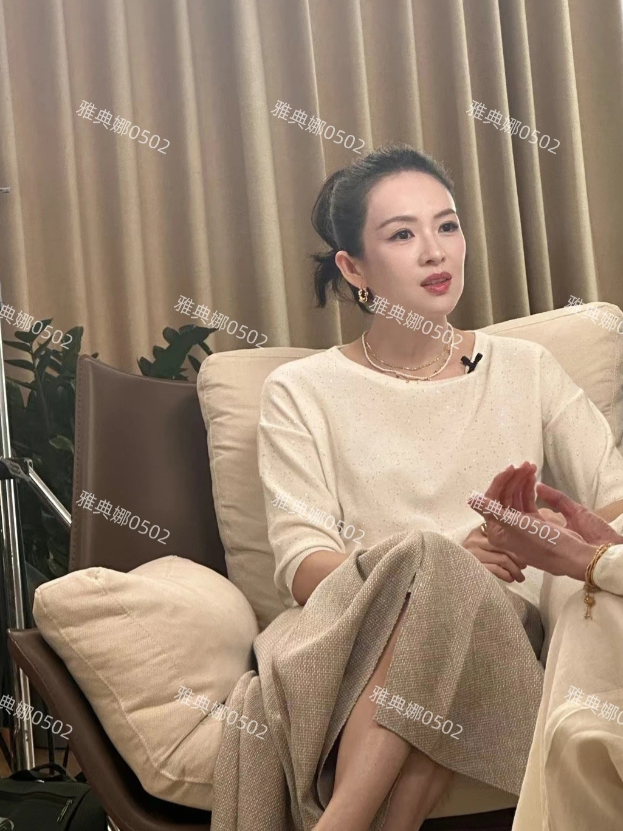 章子怡离开了汪峰整个人都明媚起来，容光焕发了！她离婚以后不但没受啥影响，反而状