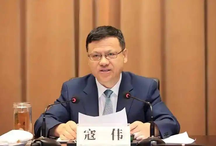 寇伟是个啥样的人？中国电力系统最高级别的领导，执掌中国央企大哥大，中国全部企业