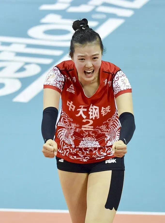【老队员张常宁，愈战愈勇】马上就到而立之年的张常宁，在年轻的江苏女排可算是元老