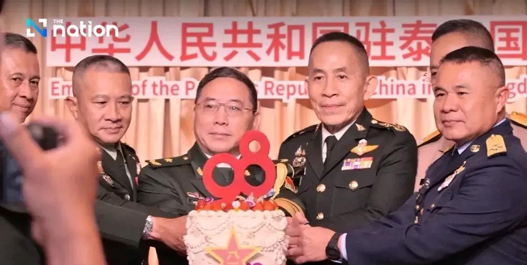 泰国王室，军方今天在曼谷香格里拉大酒店举行盛大集会热烈庆祝中国人民解放军成立98