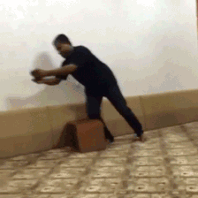 爆笑GIF: 有个这样的女友, 你永远不知道下一刻会发生什么。