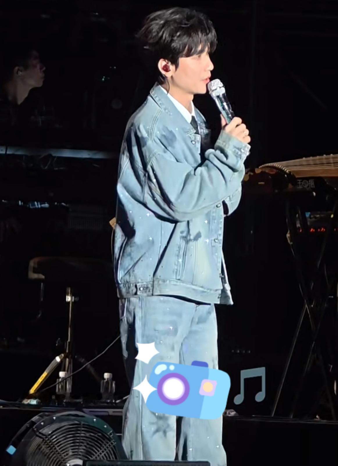陈楚生今晚脱了，真的是男大啊！终于全部刷到了生哥泸州音乐会的舞台。《晚礼服》