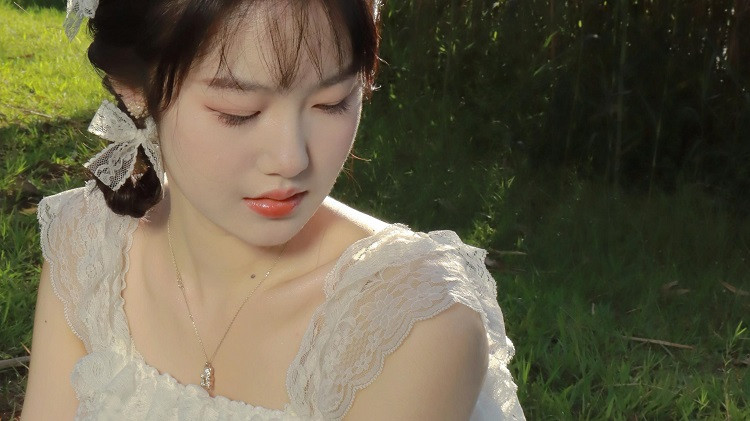 现实中，不少中年女人陷入婚外情，往往是耐不住生活的平淡，渴望寻求一些浪漫与安慰。