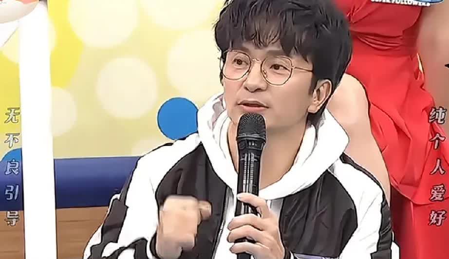 台综：谢娜舞台剧迟到下跪道歉七点半的演出，她十点才到，因为要从湖南台忙完