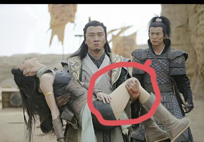 古装剧都穿丝袜了？《魔国志》这波操作真把观众当傻子吗？看这“光腿神器”感，是怕