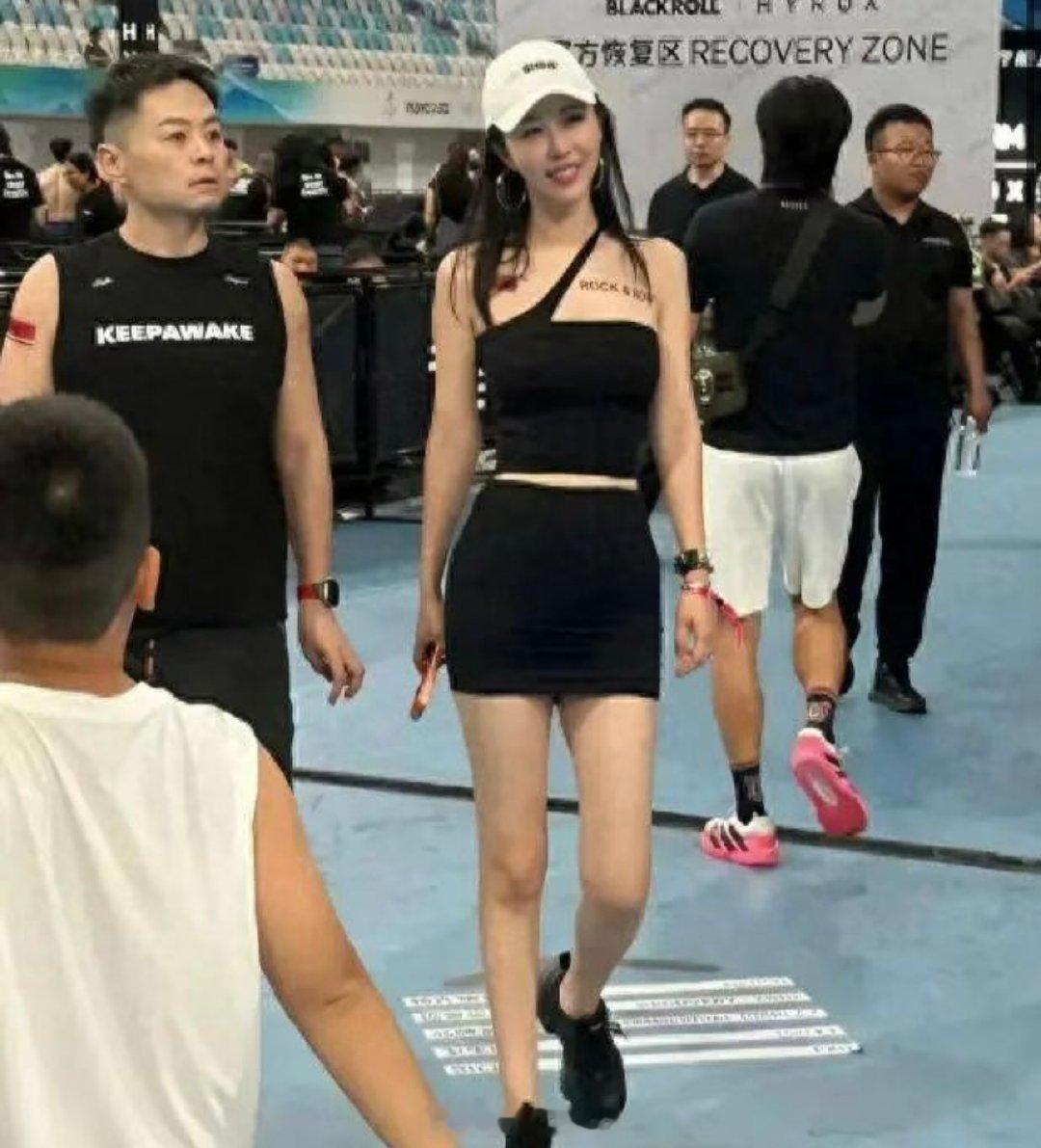 看到这对cp突然想到了娱乐圈另一对cp，太像了。​
