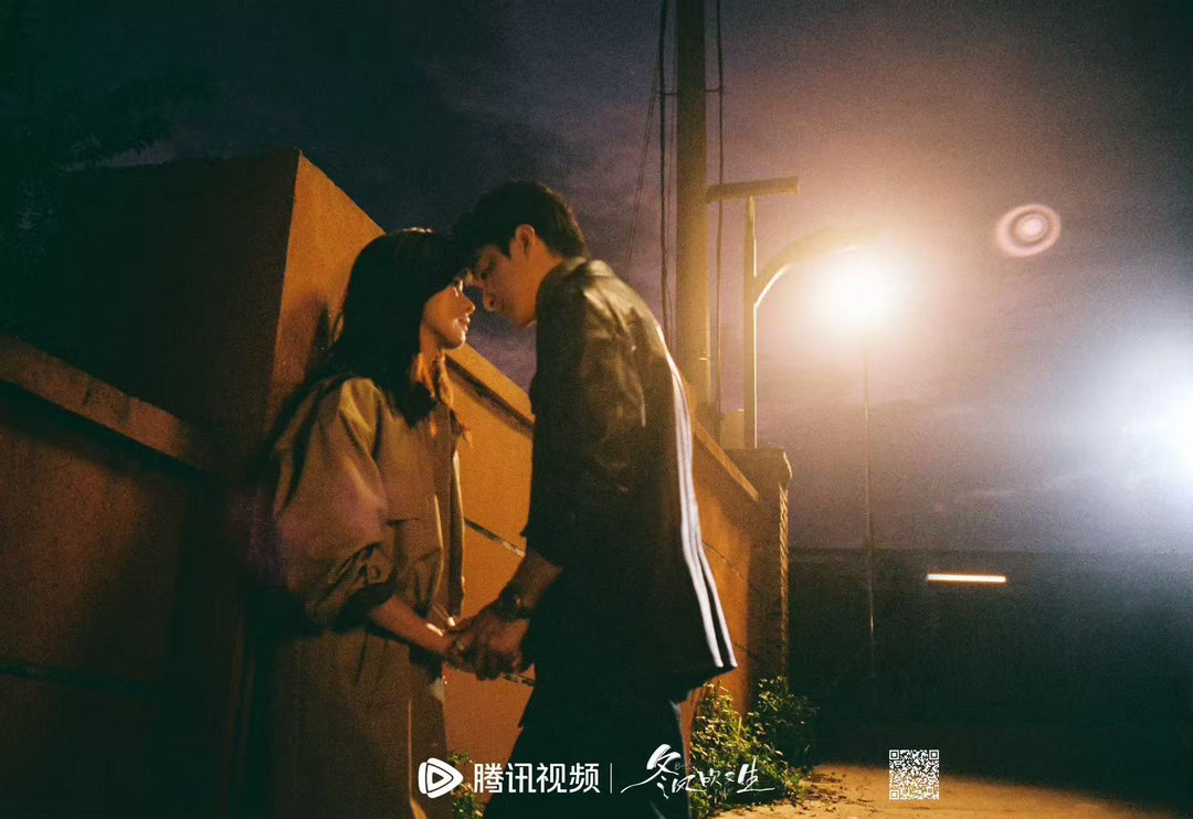 冬风吹又生禁忌拉扯冬风吹又生男主从小背负家族带来的沉重枷锁，只有女主能抚平他心底