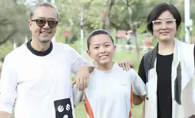 张锦程算是一个很好的爸爸，在女儿张耕梦成长的过程中，不是只有张延在陪伴，在带着孩
