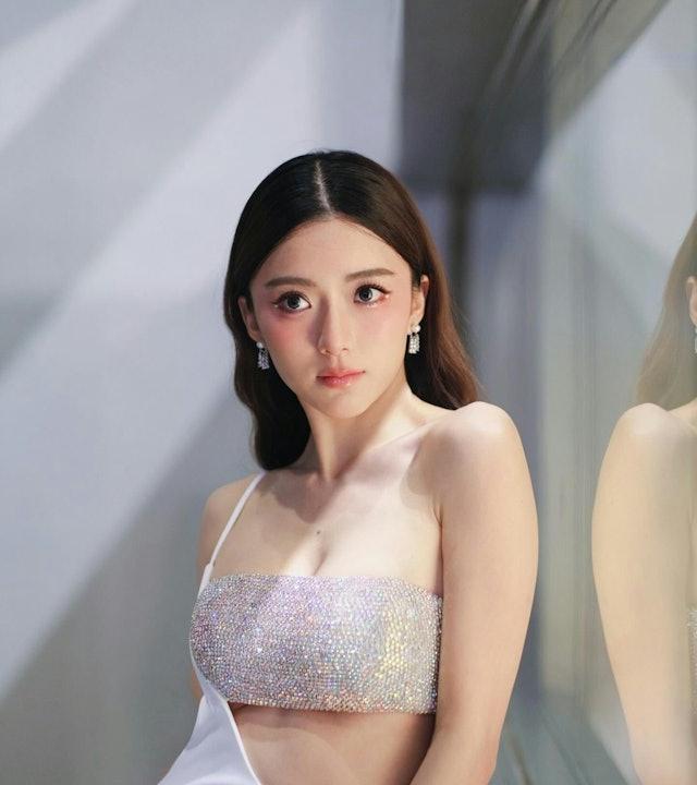 陈星妤曾以「陈圣瑜」的名字参选2021年香港小姐，于八强止步后签约TVB，成功凭