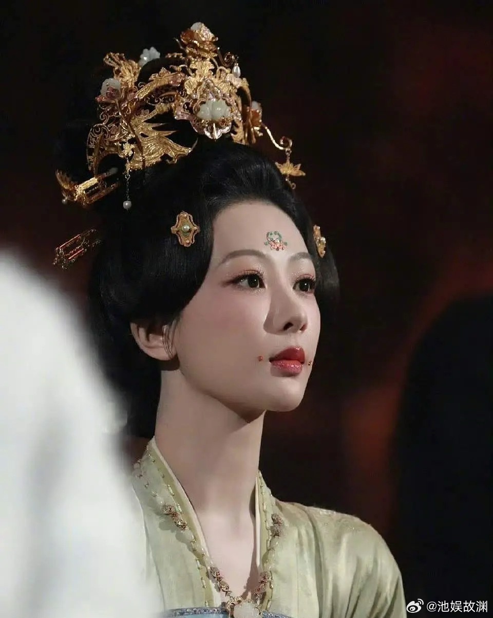 杨紫和热巴的古装扮相谁更好