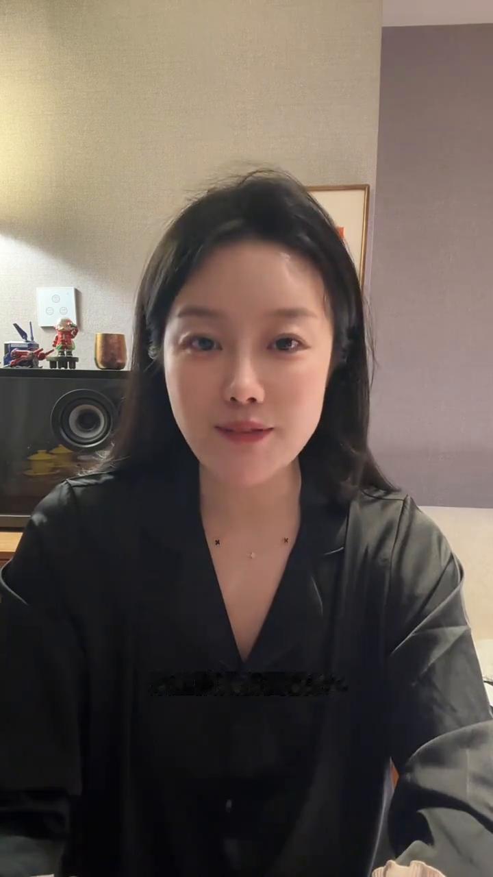 吃一堑，但愿能长一智。这是又有熊家长出来现眼了。最近天津一位女子带着孩子在海底