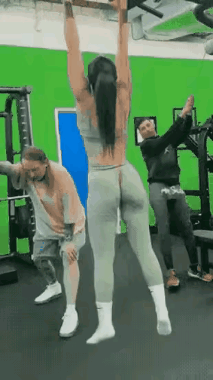 这勒的屁股很疼吧，这女生真够倒霉的。[捂脸哭][捂脸哭][捂脸哭][捂脸哭][捂脸哭][