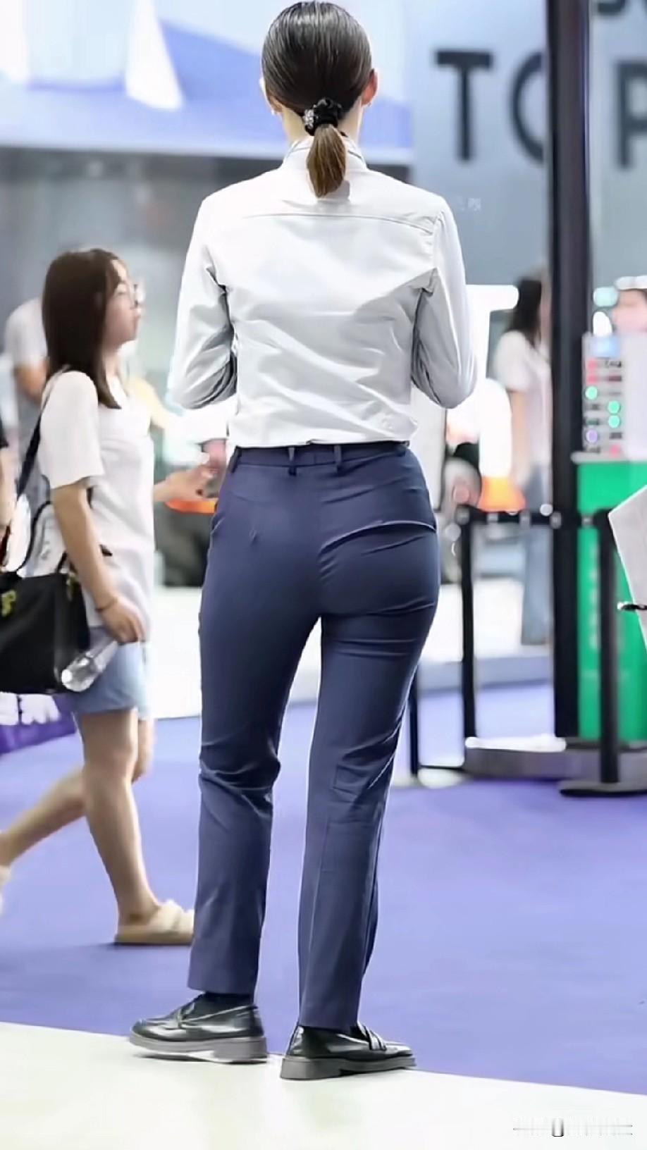 有人说我腿短腰长，这么丑也来现世，我委屈的哭了好几天