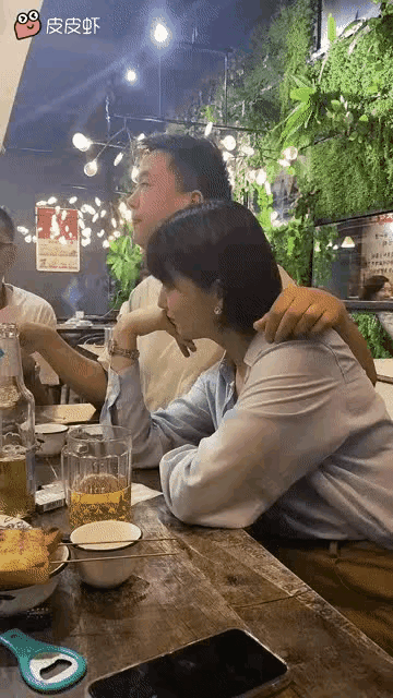 玩归玩闹归闹，关键时刻链子不能掉，识相点，别坏了闺蜜的好事[灵光一闪