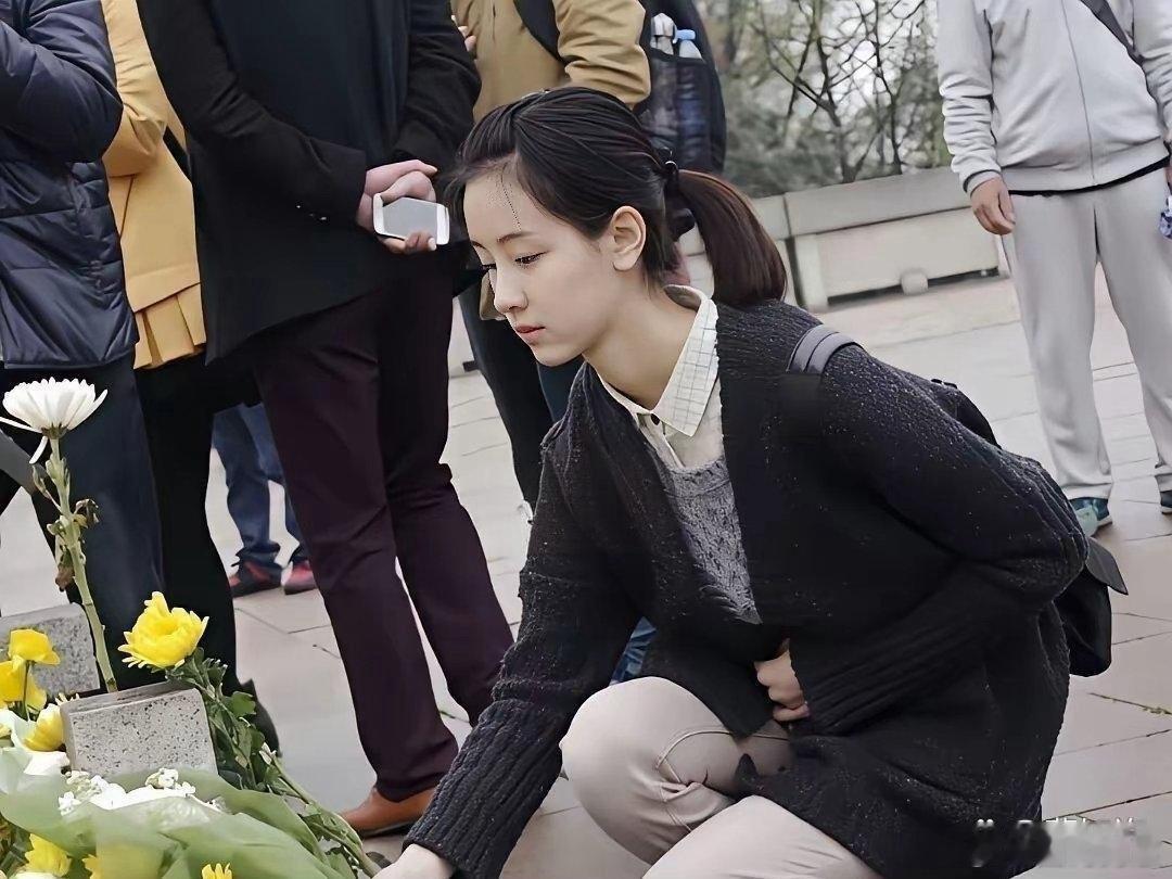 陈都灵出道前原图曝光，无包装修饰依旧清冷耐看，底子优越，天生就适合做艺人。