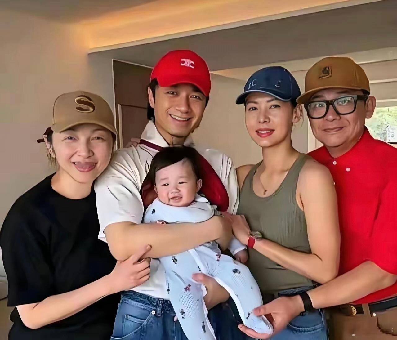 古巨基和他老婆真的很厉害啊，52岁生头胎，57岁又生二胎，57岁产后才三个月状态