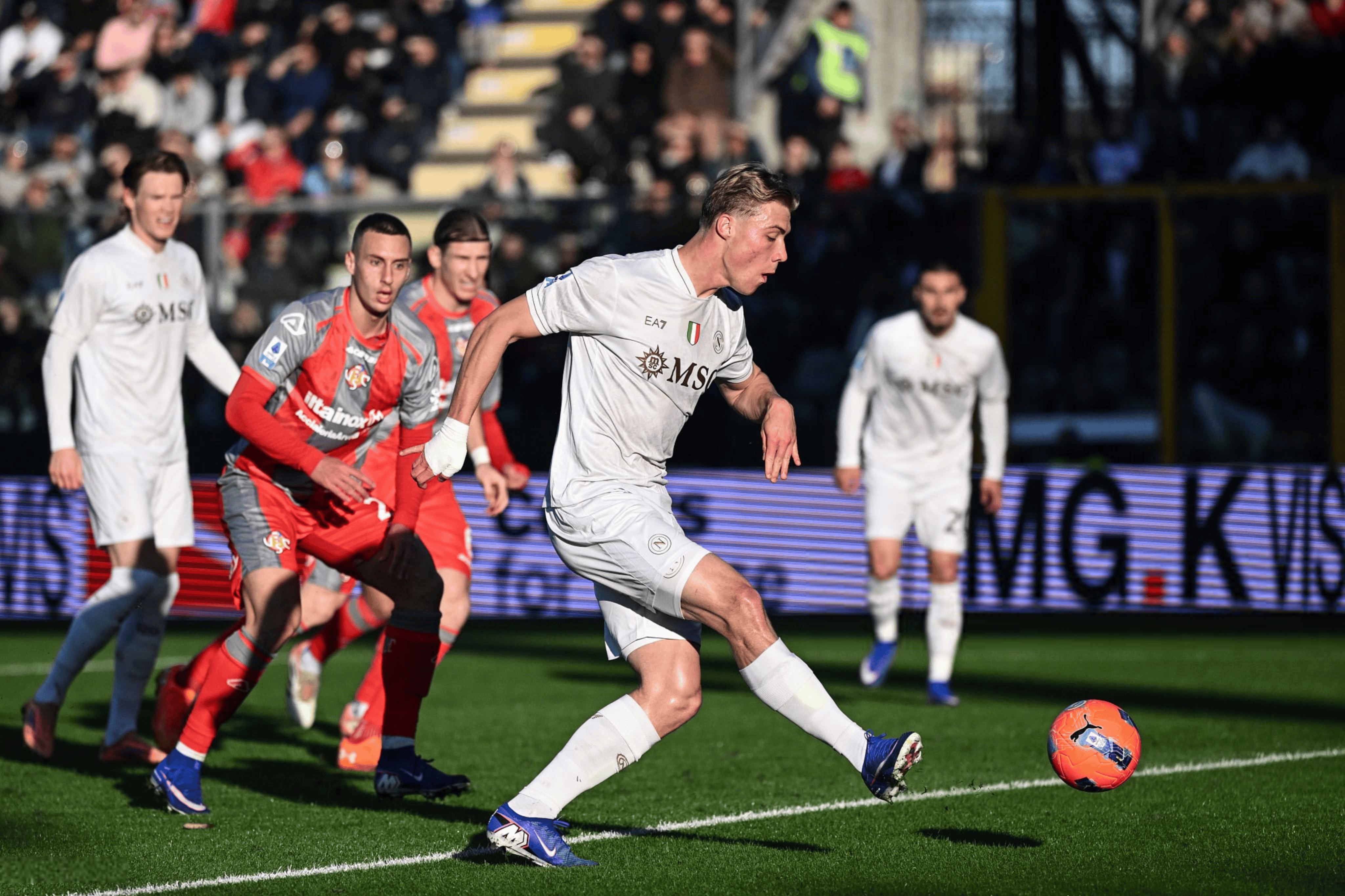 总价5000万! 罗马诺: 那不勒斯官方确认, 从曼联买断霍伊伦