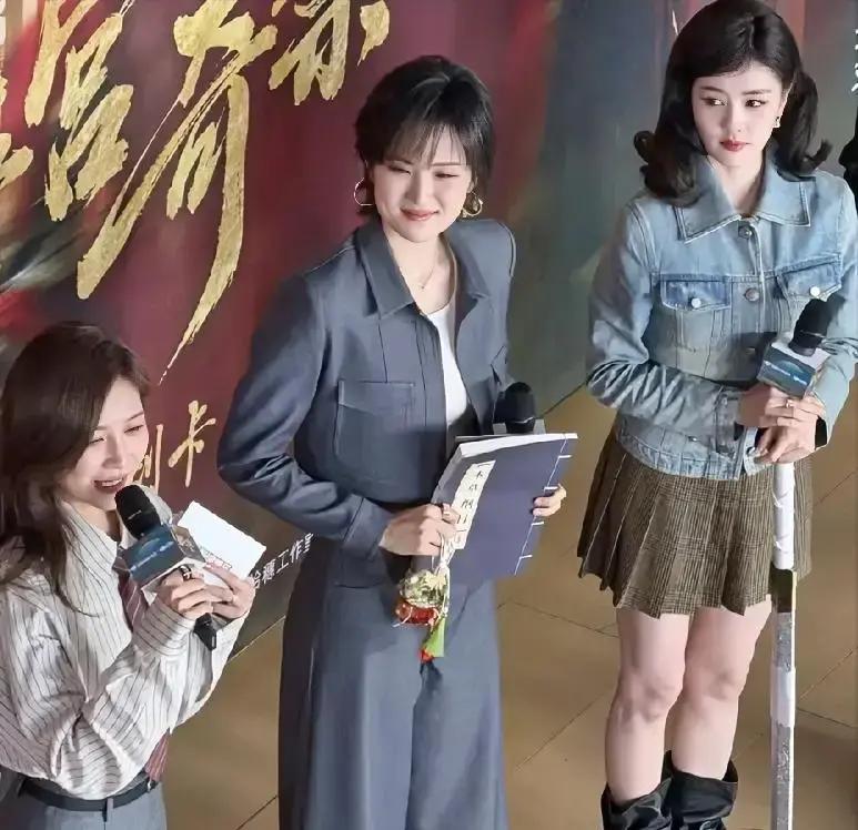 姚安娜在2025年4月5日突然空降热搜，原因是她凌晨发了一张素颜自拍，配文只有四