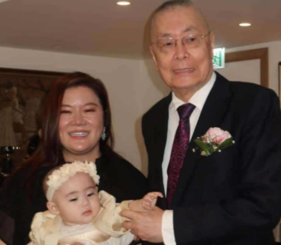 他是叶帅的女婿，78岁再次结婚，81岁妻子给他生了个女儿，84岁又给他生了个儿子