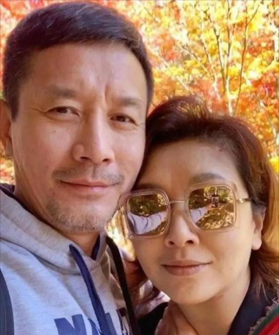 一向偏爱帅哥的江珊，在遇见田小洁后，审美发生了变化。历经千帆后，江珊喜欢平淡的