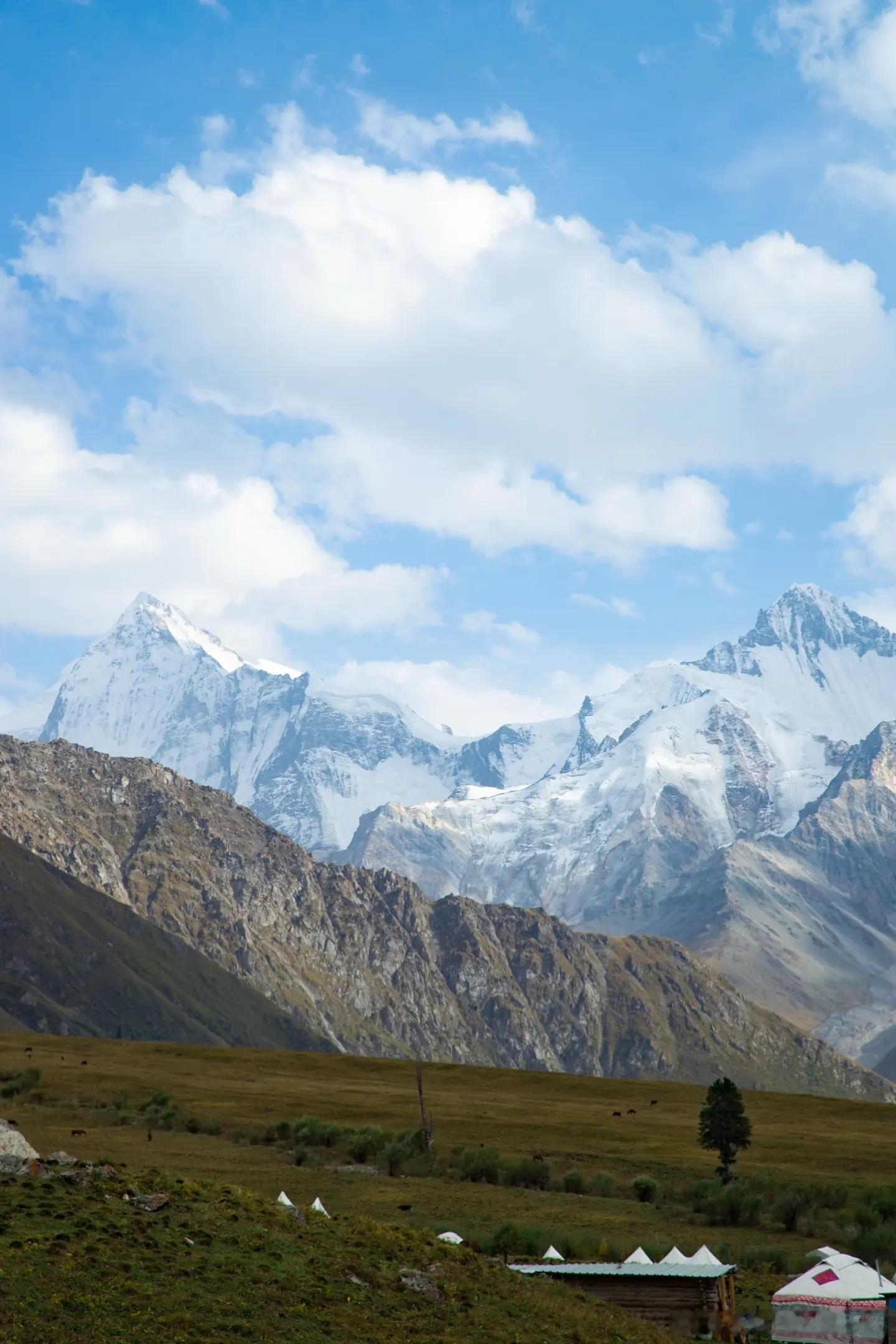 伊犁选景纠结症看过来！夏塔vs琼库什台，一次说清👇想追雪山冰川、走千年古道，直
