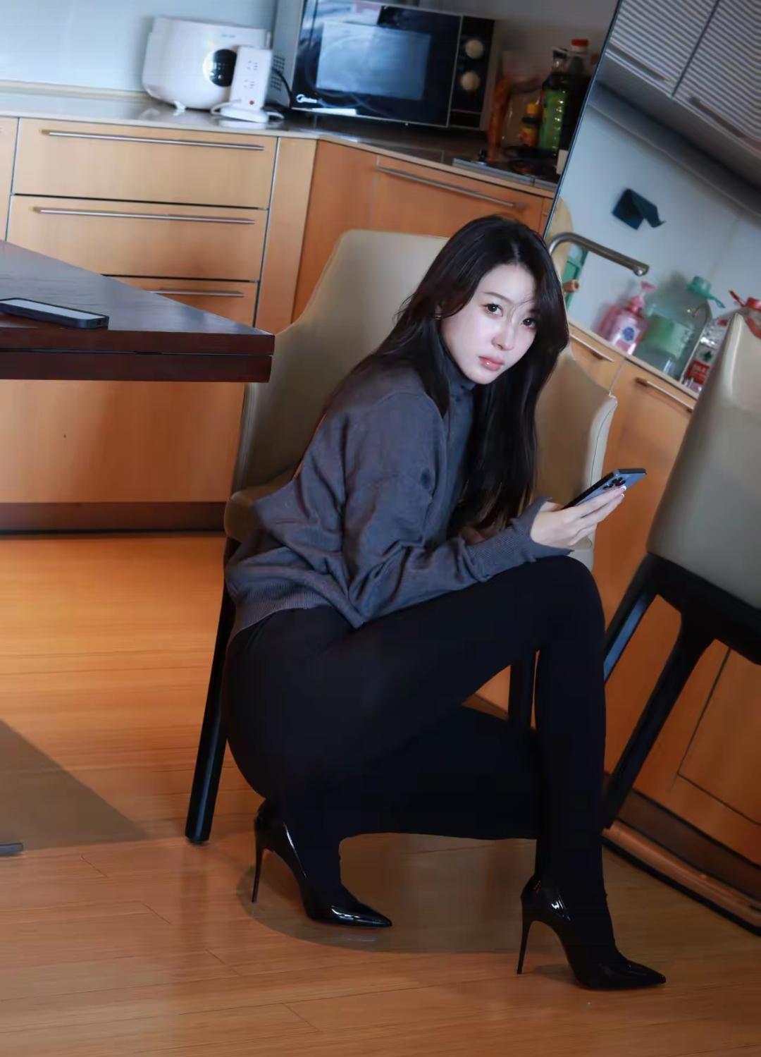 你的美，值得被光影温柔以待。以镜头为笔，勾勒你的每一面绝色。主角是你，焦点