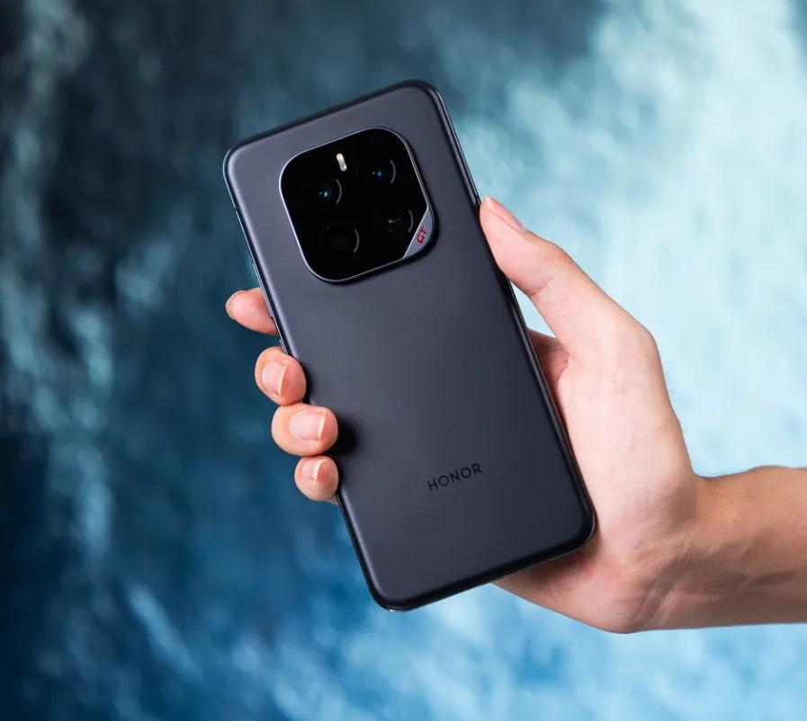 荣耀GTPro这波操作，算是把“清仓”两个字玩明白了。16GB+512GB直接