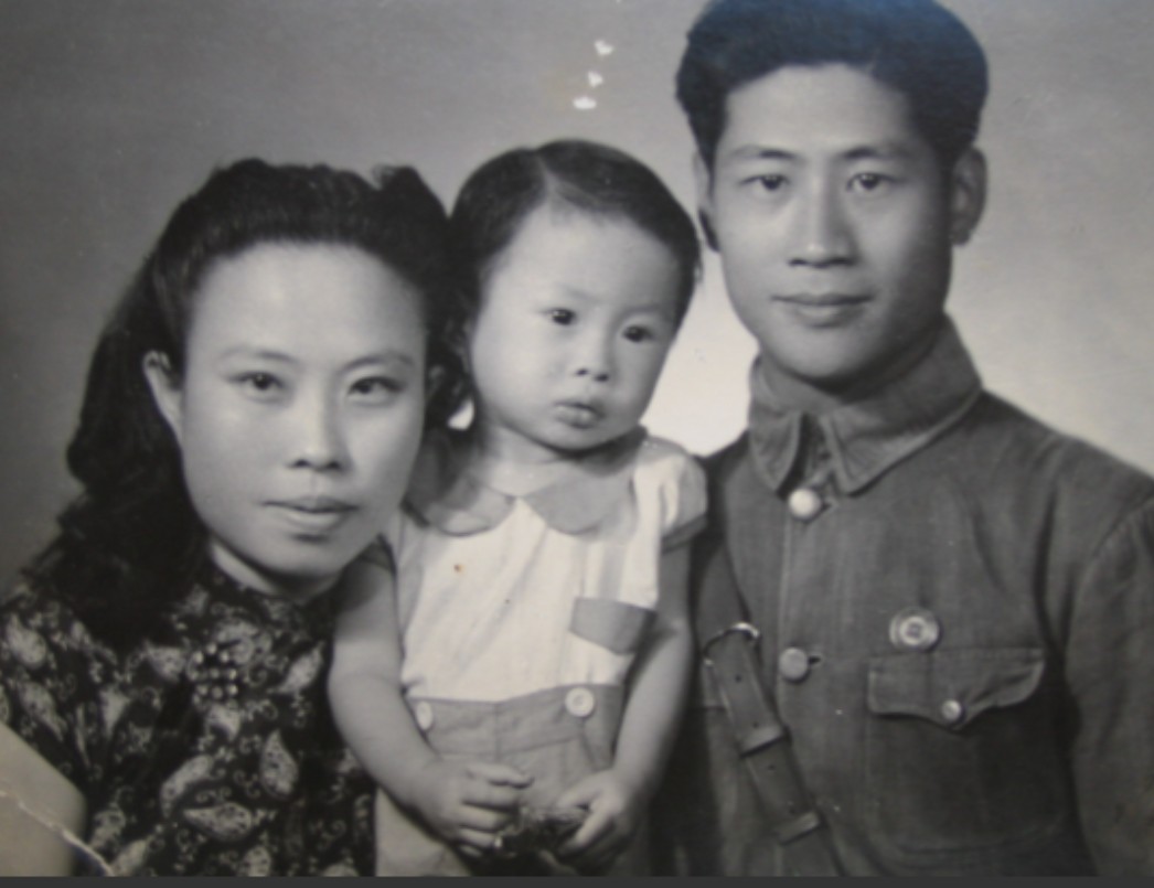 台湾共产党员林正亨被枪决，囚车正巧经过他家门前，他猛然站起急切的大喊：保珠，快出