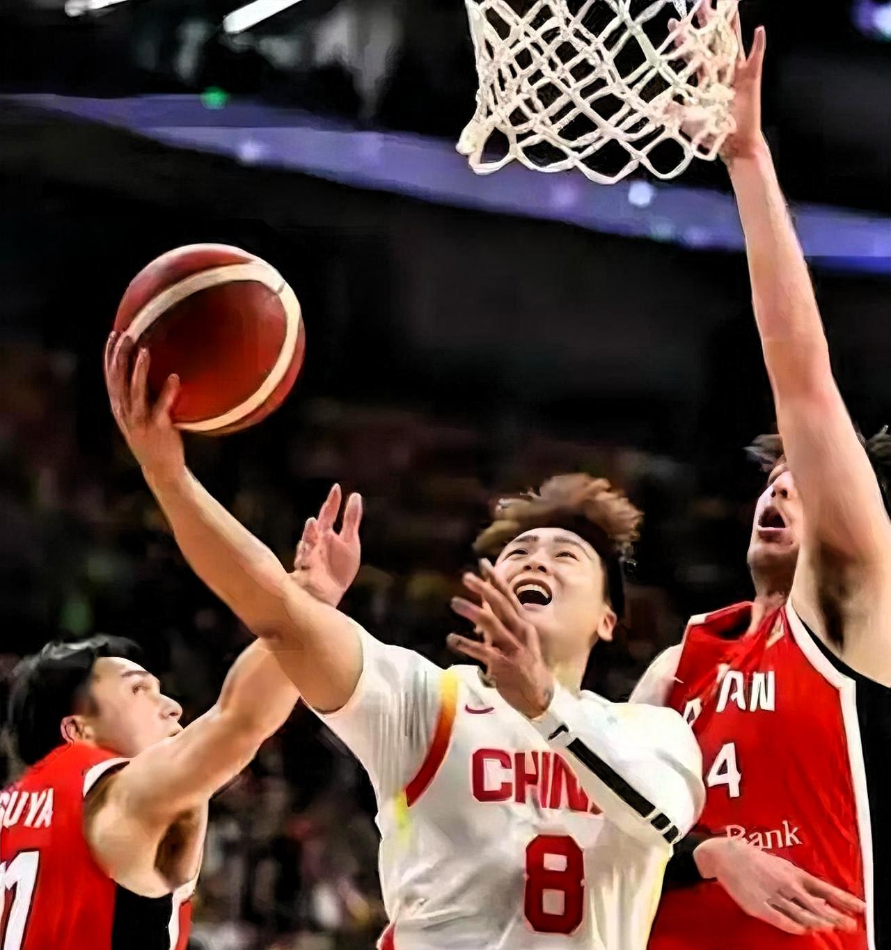 中日男篮主力球员年薪对比：八村塁1.2亿独一档，余嘉豪只有20万人民币八村塁