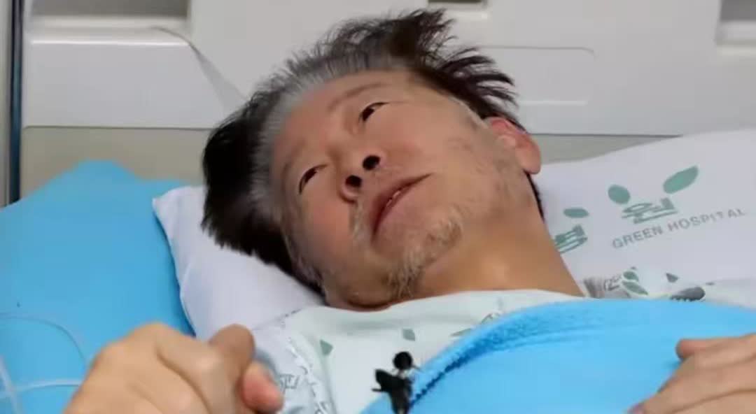 李在明当初绝食的时候，给人的感觉就是个白发苍苍的老人。但是如今，你看看人家，西装