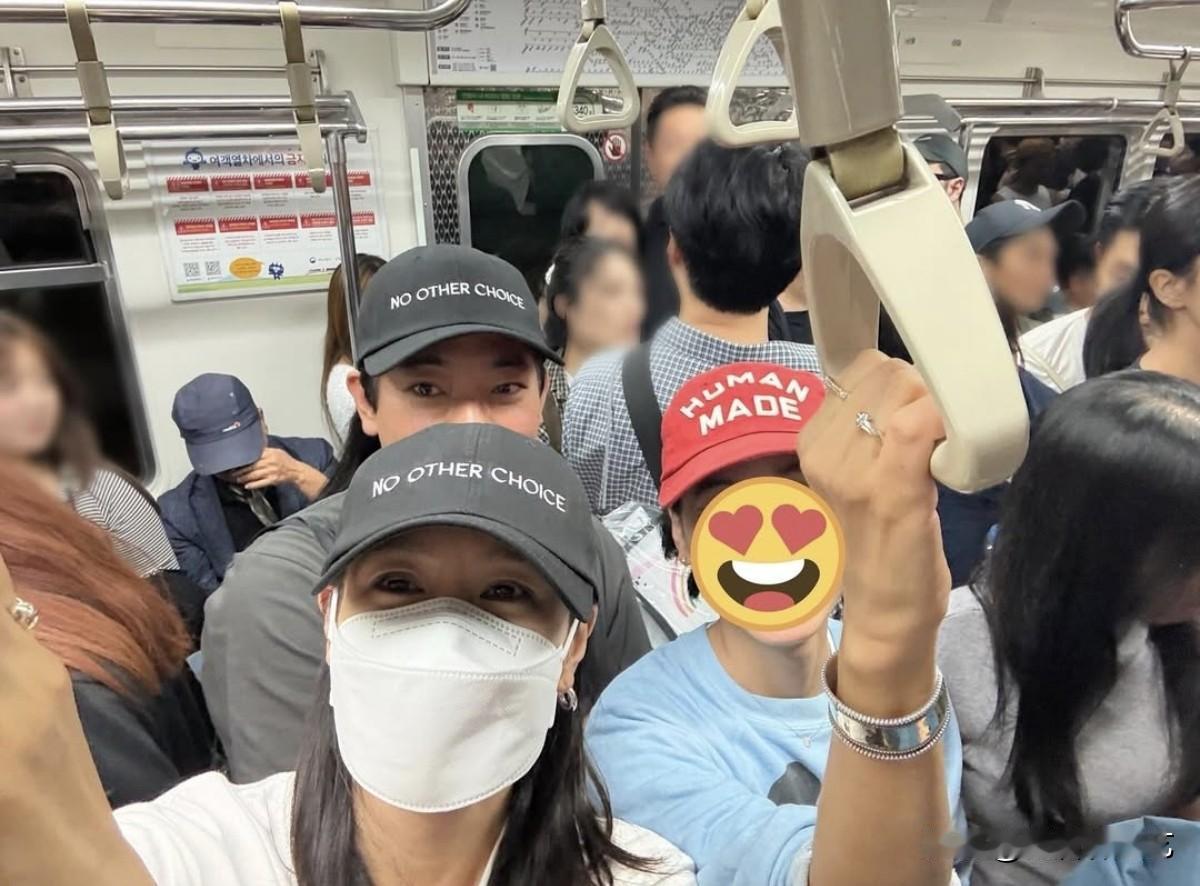 近日，演员孙艺珍在自己的Instagram上写道“多亏了烟花，我只能坐地铁回家了