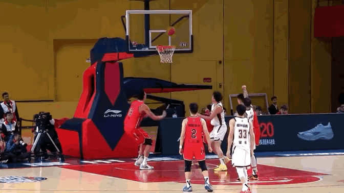 为什么广东队会放弃徐昕？徐昕的优势确实很明显，身体够长，226再加上手臂，篮下