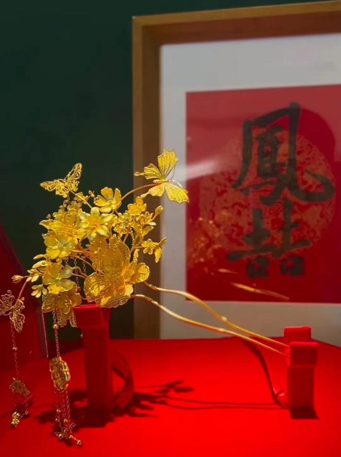 马筱梅的结婚凤钗，汪小菲给她的独家浪漫，131.4g暗指一生一世太甜了……有钱