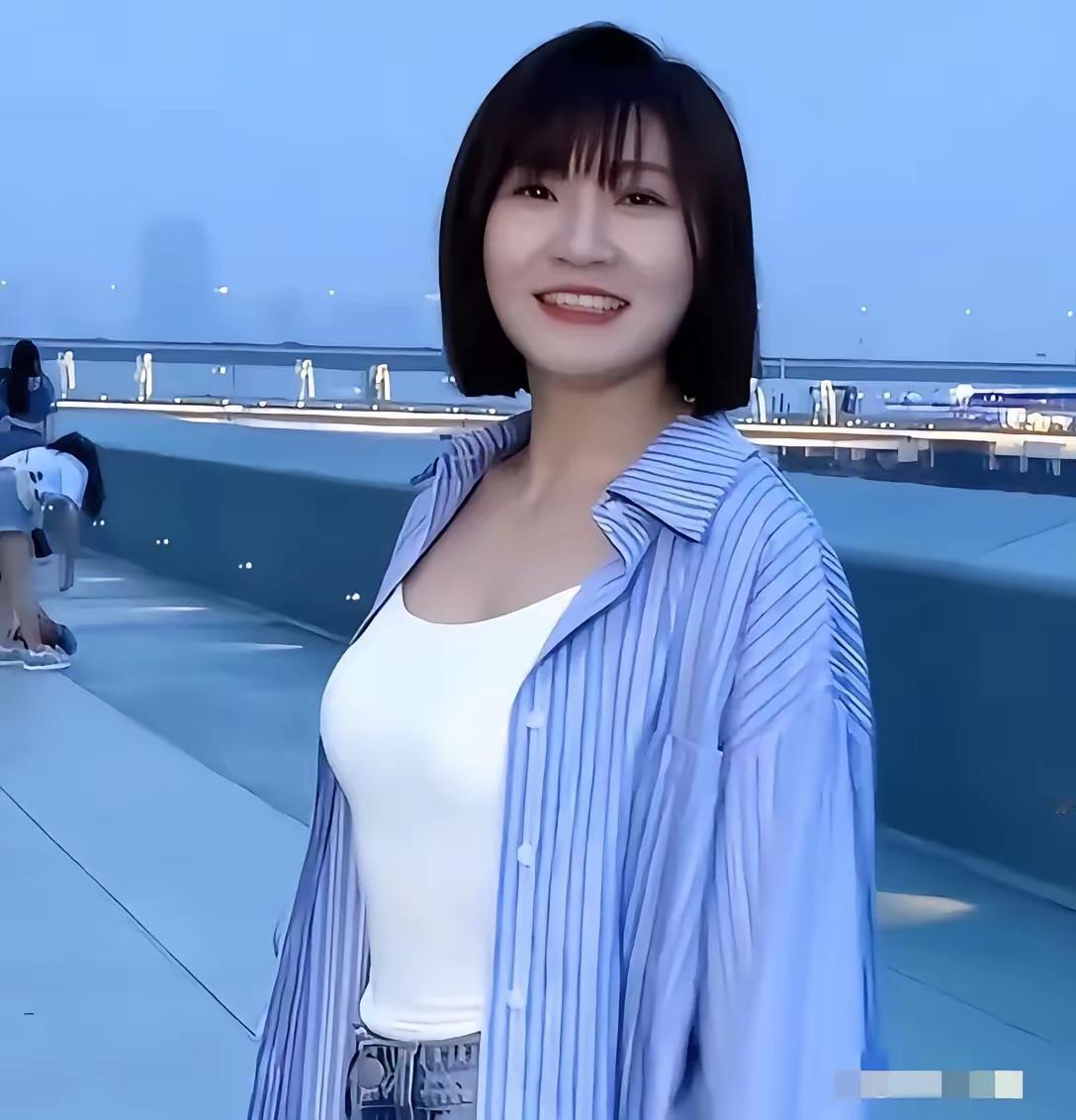奉劝大家一句，千万不要被王暖暖骗了，她根本就不值得同情，原因很简单那就是她太