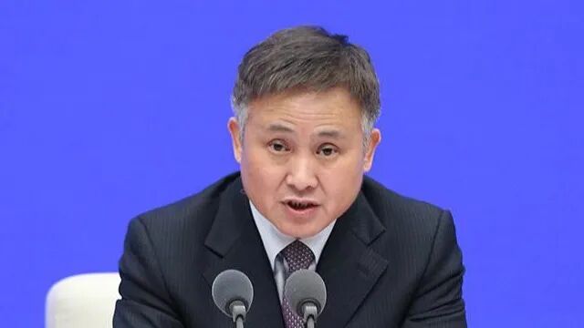 潘功胜回应“信贷失速”焦虑