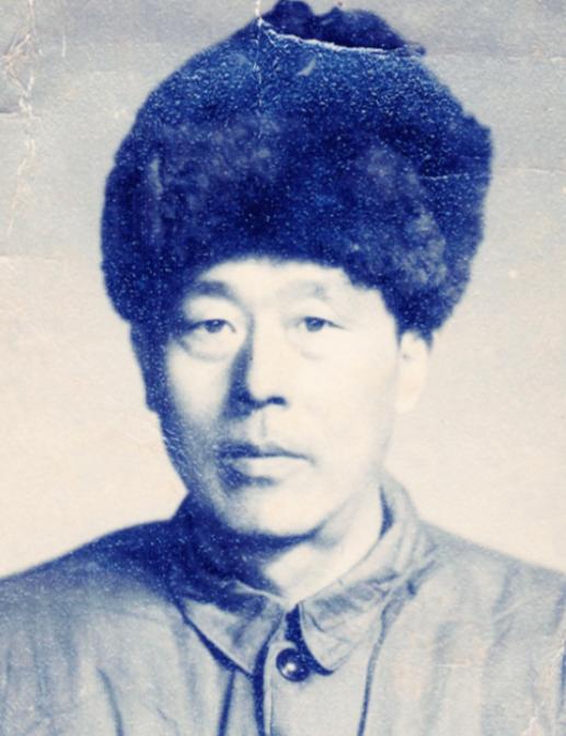 1940年，张啸林让保镖交枪，准备开除他，保镖说：“不干就不干，走人就是了！”说