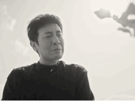 于和伟一只眼眼神戏数眼睛、算欠债，他把一个人的愧悔演得比刀割还疼。没有炸裂的表