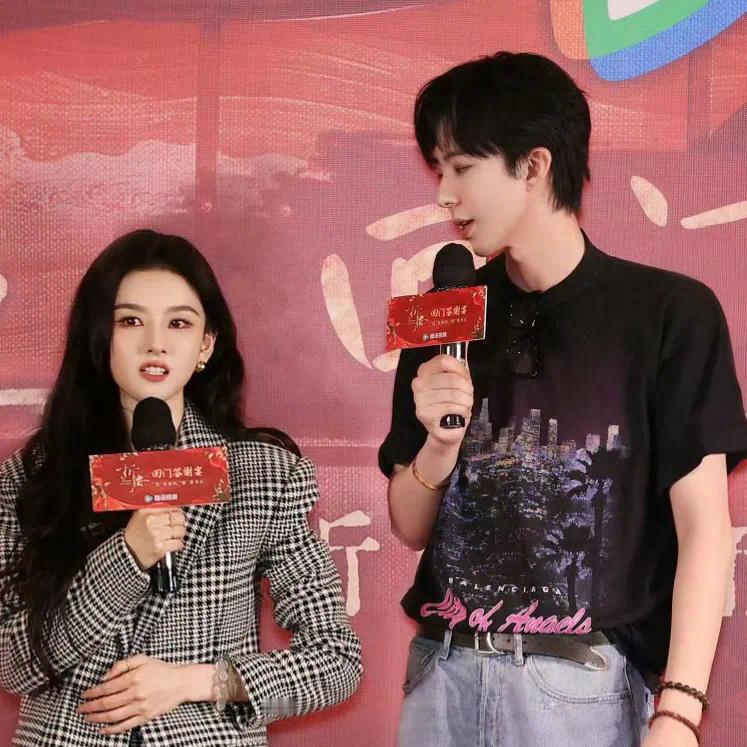 星光大赏《折腰》男女主会合体，刘宇宁和宋祖儿在剧播完后就没有售后，这对cp也算爆