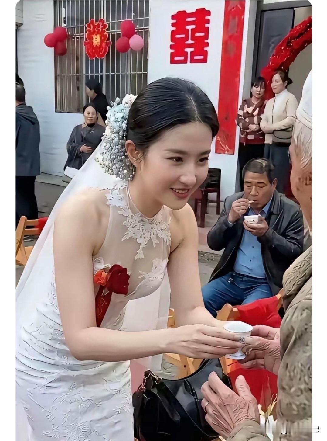 广东深圳刚结婚的新娘，长得真像某位女明星，精致耐看！